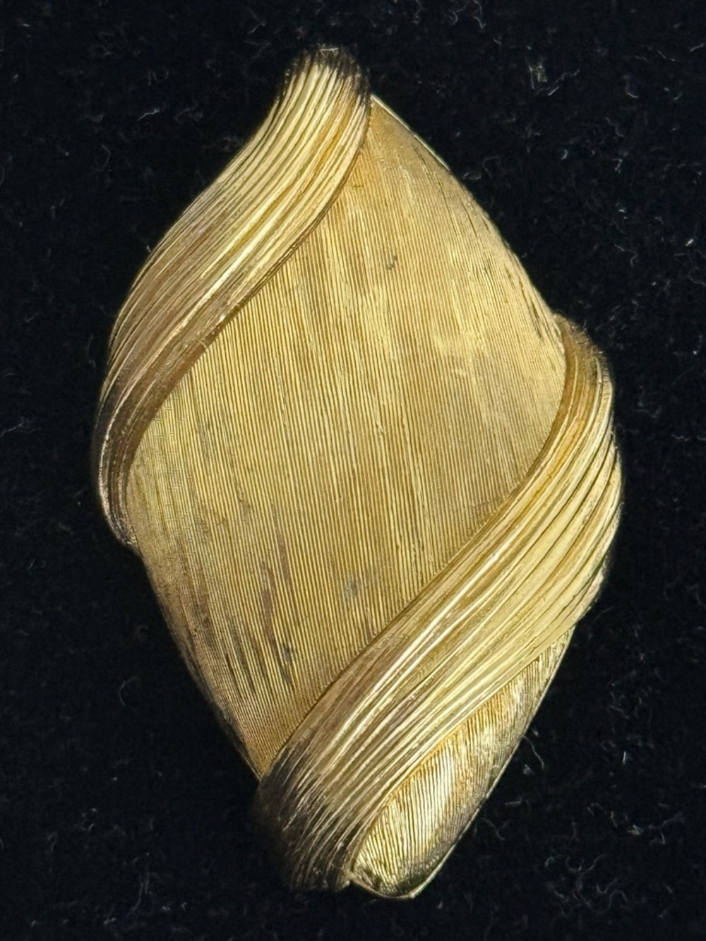 Vintage Nina Ricci gold-plated textured swirl brooch